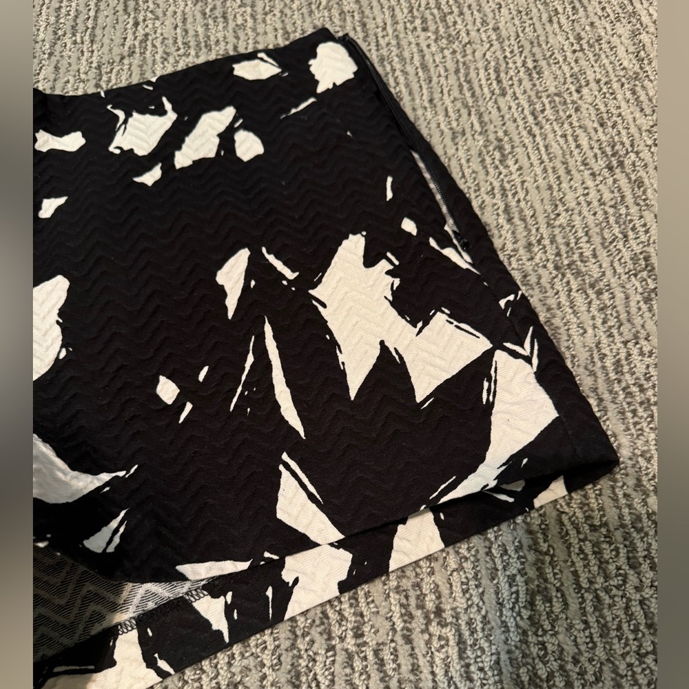 Banana Republic Dress Shorts - Picture 3 of 8